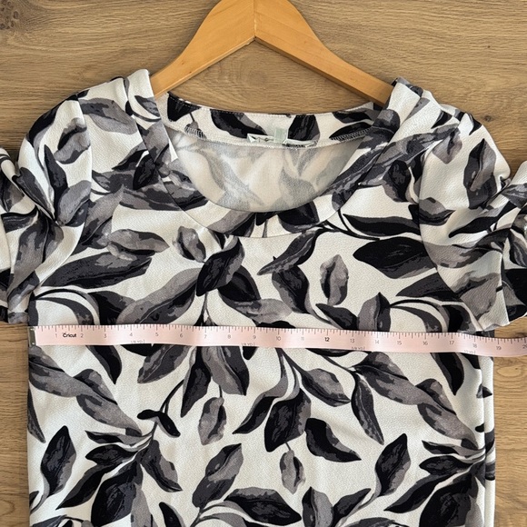 Cleo Monochrome Leaf Print Blouse - Picture 6 of 7